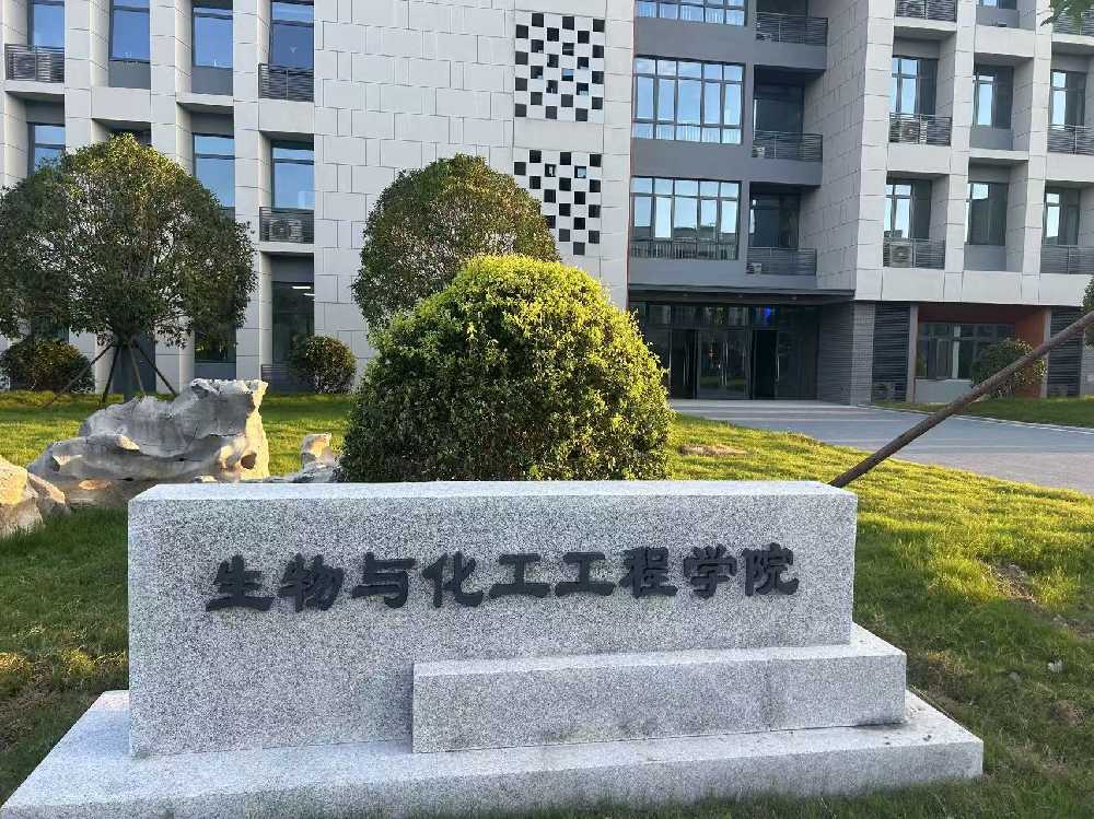 靖宇县扬州职业大学体育场高杆灯项目